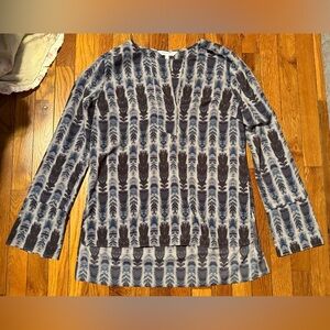 BCBGeneration blue Abstract Print Tunic Blouse small S Blue Gray Long Sleeve